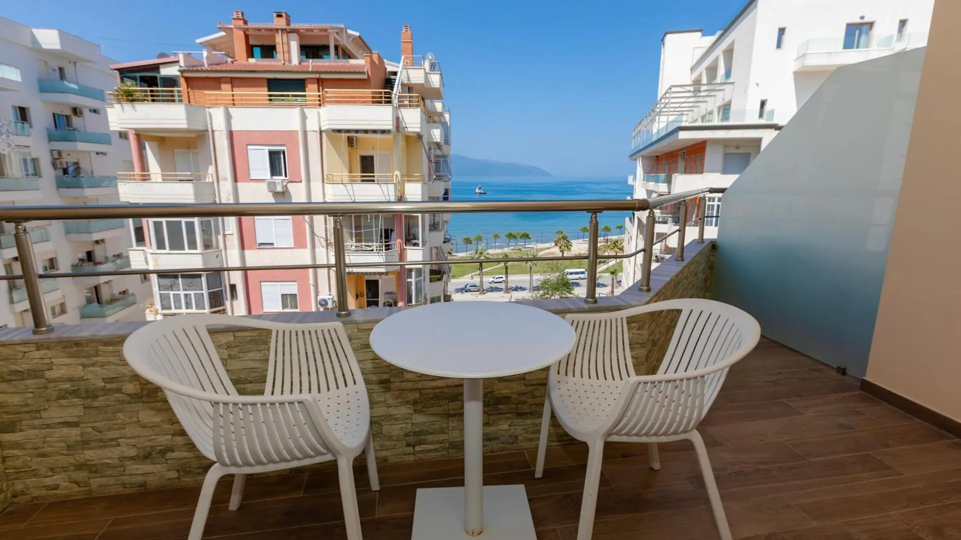 Imperial Visar Rooms Vlorë Couette-café